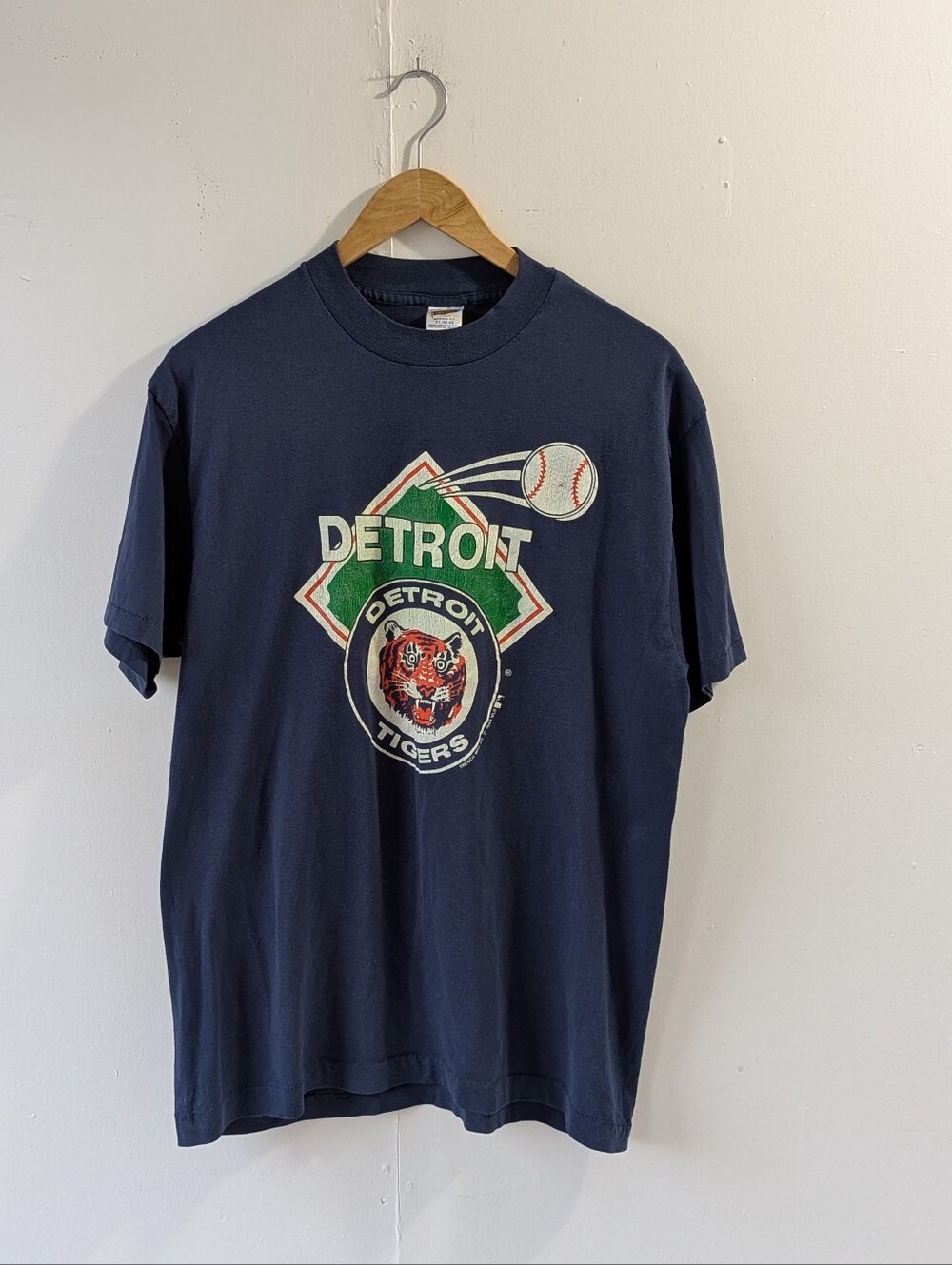 Vintage Trench 1980's Detroit Tigers Graphic Single Stitch Navy Graphic T-shirt